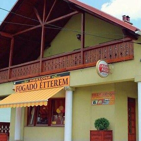 Harsona Fogado Hotel Harsány Exterior photo
