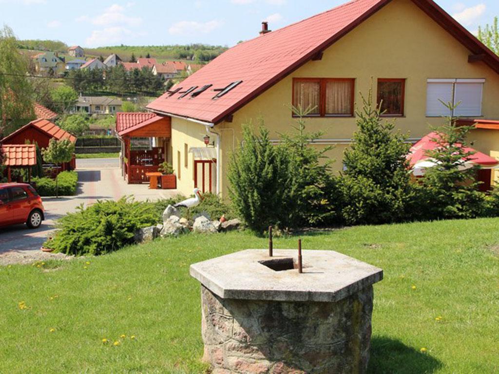 Harsona Fogado Hotel Harsány Exterior photo